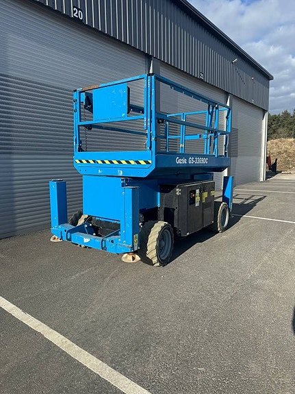 Saxlift Genie GS3369DC - Begagnad 2 of 5