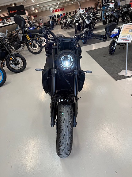 Yamaha XSR900 4 of 5