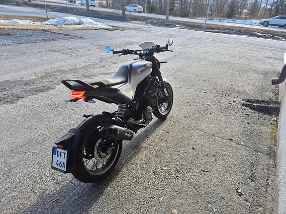 Husqvarna Vitpilen 401 -21 (svartpilen) 3 of 3