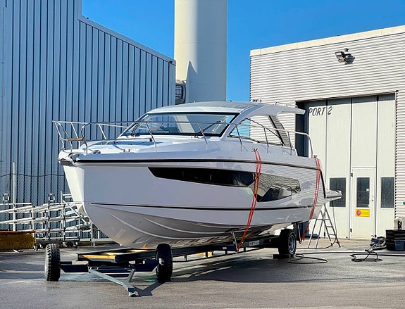 Sealine S335 - 2025 - 1 x VP D6-340 - Nyskick!