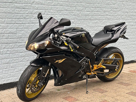 Yamaha YZF R1