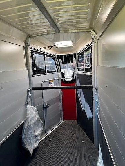 Ifor Williams HBX 403 3 of 5