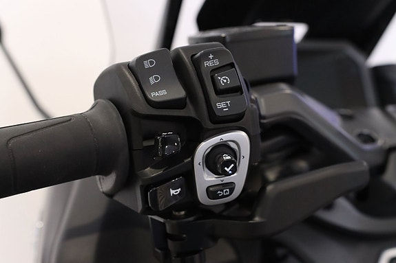 Yamaha T-Max TechMax 9 of 14