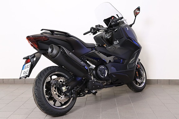 Yamaha T-Max TechMax 2 of 14