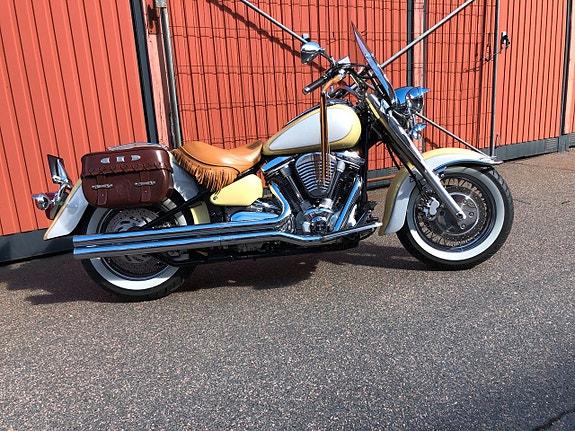 Yamaha XV1600A