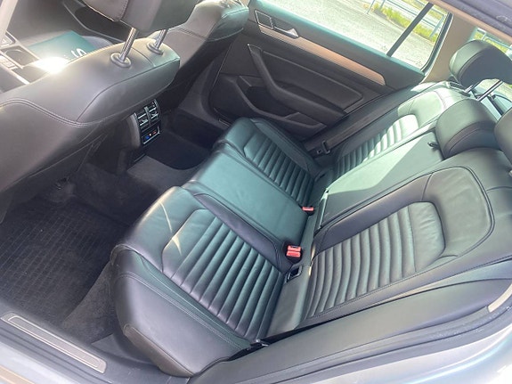 Volkswagen Passat 13 of 16