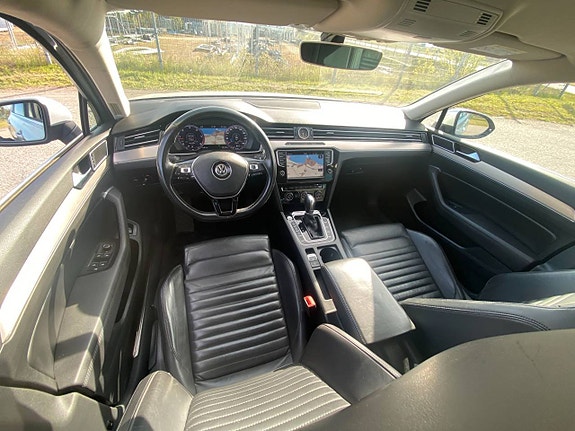 Volkswagen Passat 11 of 16