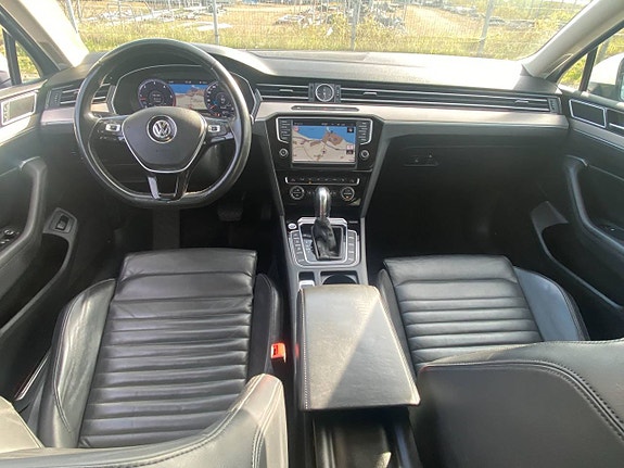 Volkswagen Passat 10 of 16