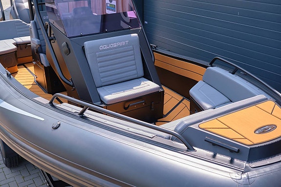 Aquaspirit S700 RIB +225hk V6 / D-tub = INVÄNDIG BREDD 2,1m 4 of 12