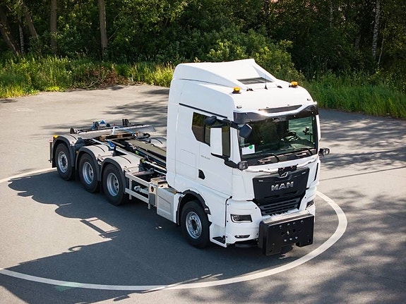 MAN TGX 35.520 8x4-4 JOAB Lastväxlare plogutrustad