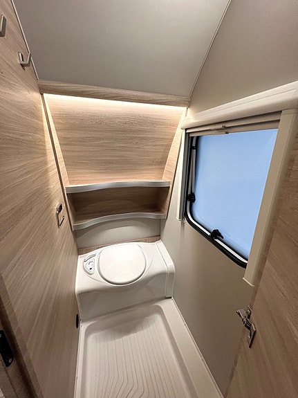 Knaus Südwind 450 FU 9 of 10