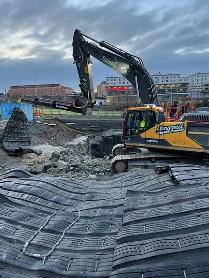 Kranarm / Rangeringsarm för sprängmattor, hydraliskt utskjut