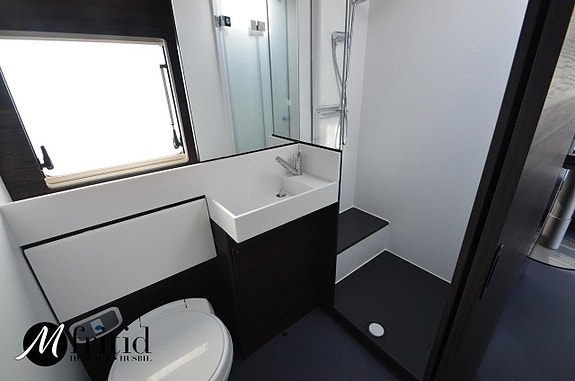 Adria Astella 644 DP 17 of 23