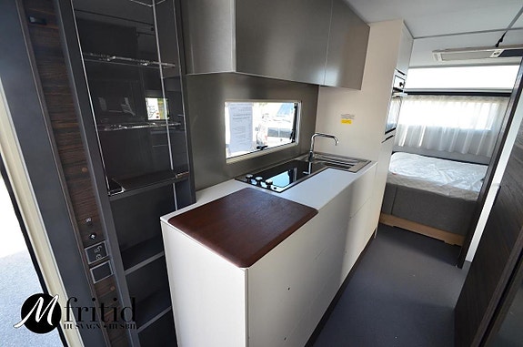 Adria Astella 644 DP 9 of 23