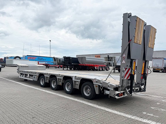 Kel-Berg S600Y 4axlad jumbotrombon maskintrailer