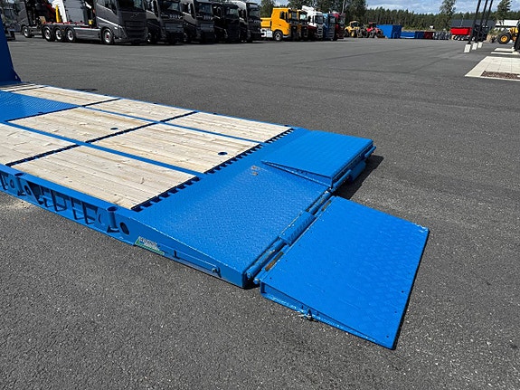 Hakarps - Maskinflak med 63mm stegar och sandwich ramp 11 of 12