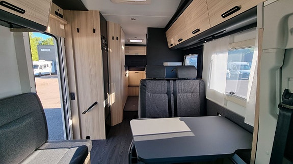 Sun Living A 75 SL Ford 165hk *  B-körkort * 5 bältade platser * Aut * RÄNTEKAMPANJ 3.95% Månadskostnad 3882:- 9 of 20