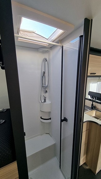 Sun Living A 75 SL Ford 165hk *  B-körkort * 5 bältade platser * Aut * RÄNTEKAMPANJ 3.95% Månadskostnad 3882:- 14 of 20