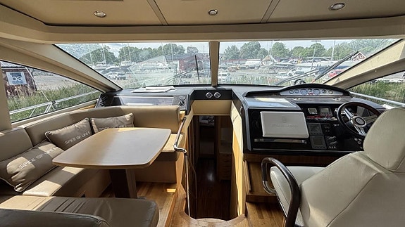 Princess V65 - 2009    2 x MTU 1523 hk 17 of 30