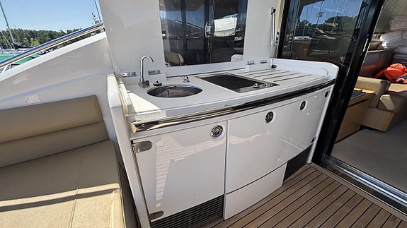 Princess V65 - 2009    2 x MTU 1523 hk 10 of 30
