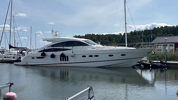 Princess V65 - 2009    2 x MTU 1523 hk 3 of 5