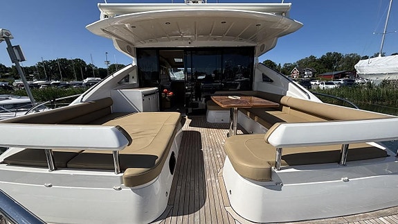 Princess V65 - 2009    2 x MTU 1523 hk 6 of 30