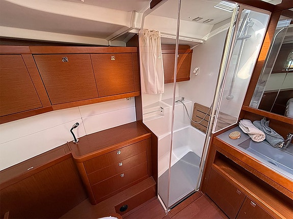 Beneteau Oceanis 48 5 of 5