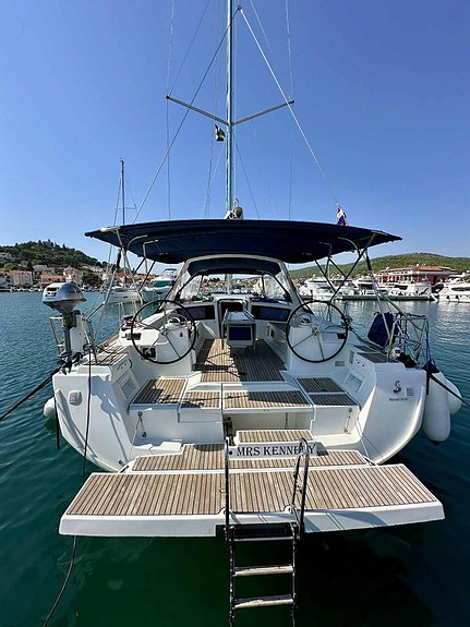 Beneteau Oceanis 48 7 of 11