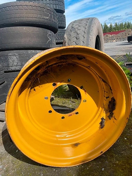 Däck Entreprenaddäck begagnade däck i olika dimens 16 of 16