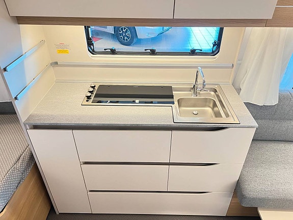 Adria Adora 753 UK (Barnkammare+ALDE+7 Sovplatser+Dusch) 13 of 30