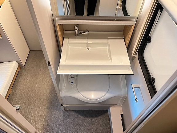 Adria Adora 753 UK (Barnkammare+ALDE+7 Sovplatser+Dusch) 27 of 30