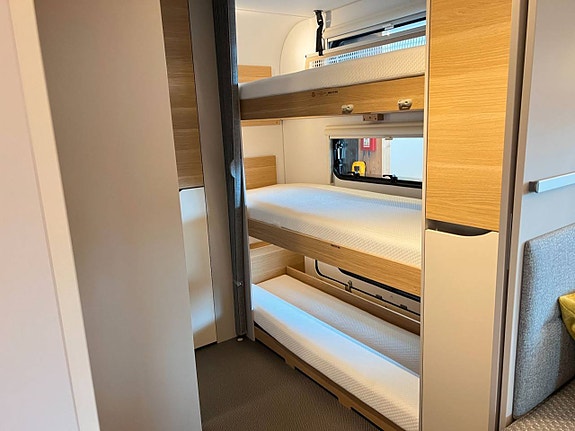 Adria Adora 753 UK (Barnkammare+ALDE+7 Sovplatser+Dusch) 24 of 30