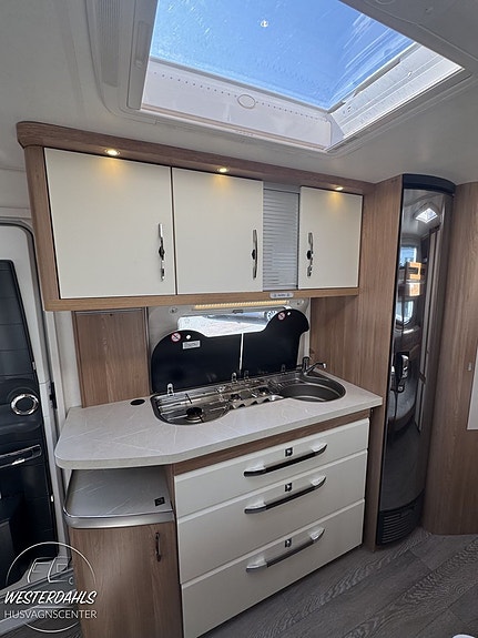 Hobby 545 KMF DE LUXE (Alde, 3-våningssäng, Förtält) 5 of 8