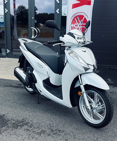 Honda SH300 11 of 11