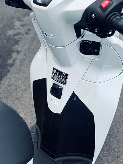 Honda SH300 10 of 11