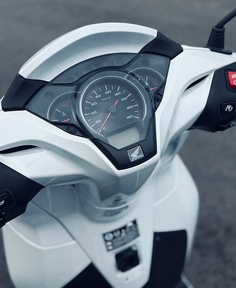 Honda SH300 7 of 11