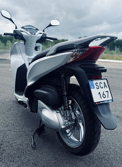 Honda SH300 6 of 11
