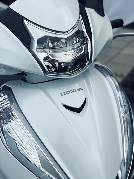 Honda SH300 9 of 11