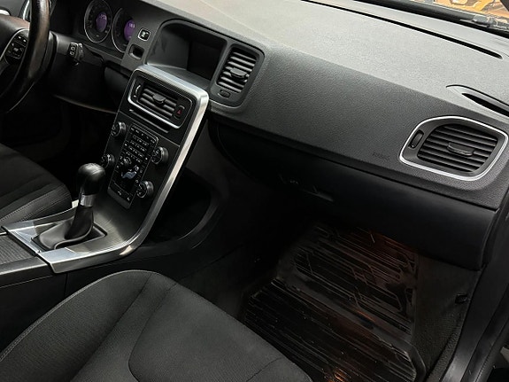 Volvo V60 8 of 15