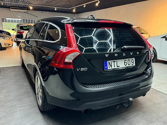 Volvo V60 4 of 5
