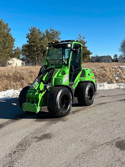 Avant 860i Kompaktlastare BLACK EDITION