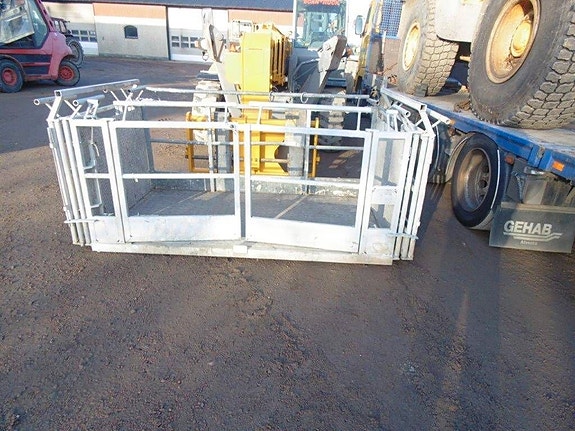 Teleskoplastare med skopa-gafflar-arbetskorg Dieci