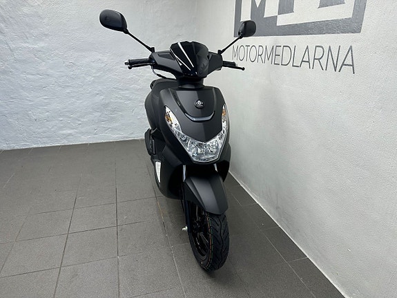 Peugeot Kisbee S Mad Black 45/kmh Hjälm på köpet! 4 of 13