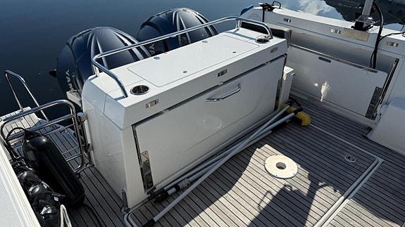 Jeanneau 895 Sport Offshore -22 med Yamaha 2 x F 250 XCB -23 4 of 13