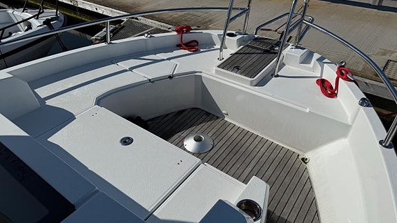 Jeanneau 895 Sport Offshore -22 med Yamaha 2 x F 250 XCB -23 6 of 13