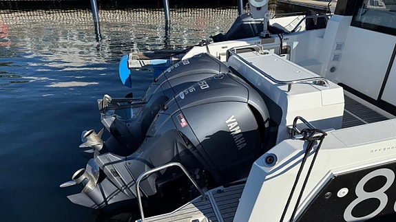 Jeanneau 895 Sport Offshore -22 med Yamaha 2 x F 250 XCB -23 3 of 13