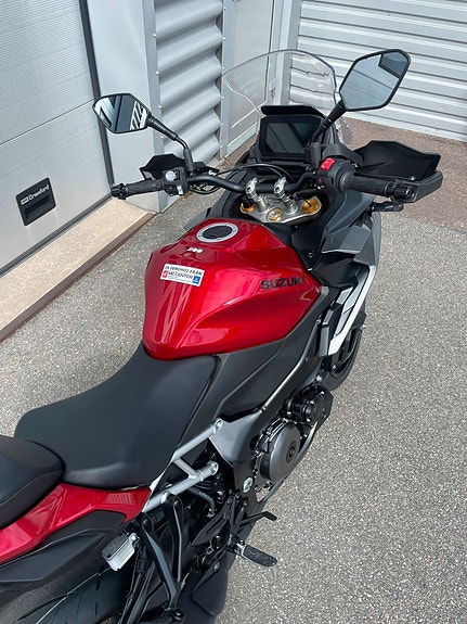 Suzuki GSX-S 1000 GX 4 of 12
