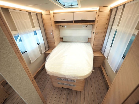 Knaus Südwind 650 UX 60 Year Mässerbjudande 2559:-/mån I ALDE I Queenbed 8 of 16