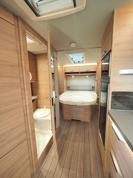 Knaus Südwind 650 UX 60 Year Mässerbjudande 2559:-/mån I ALDE I Queenbed 7 of 16