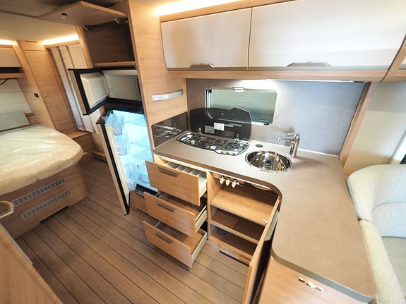 Knaus Südwind 650 UX 60 Year Mässerbjudande 2559:-/mån I ALDE I Queenbed 12 of 16